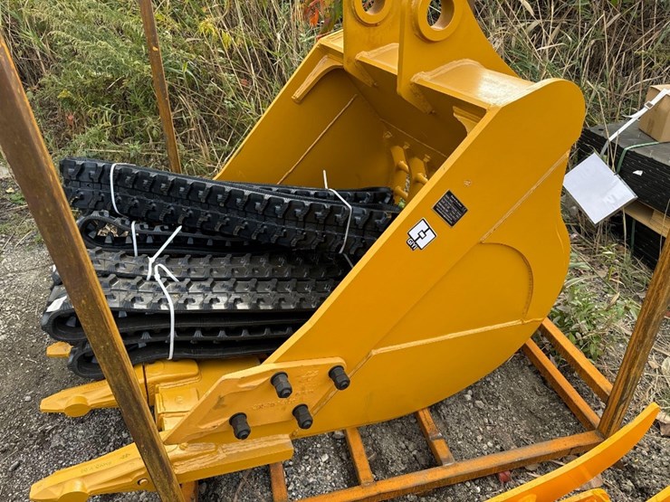 caterpillar-320-image-2