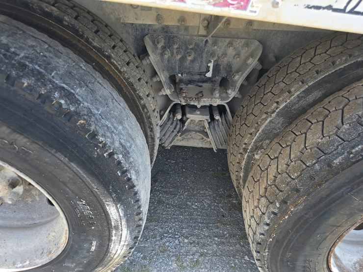 2014-peterbilt-365-image-98