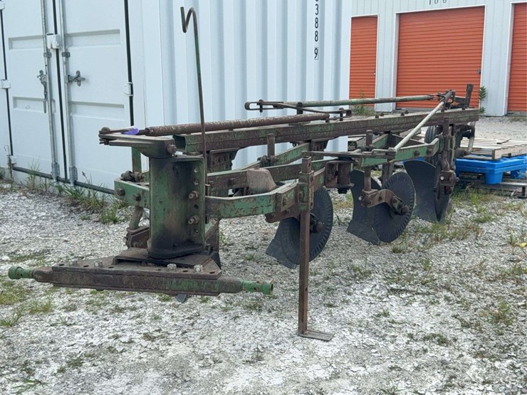 john-deere-4-bottom-plow-image-1