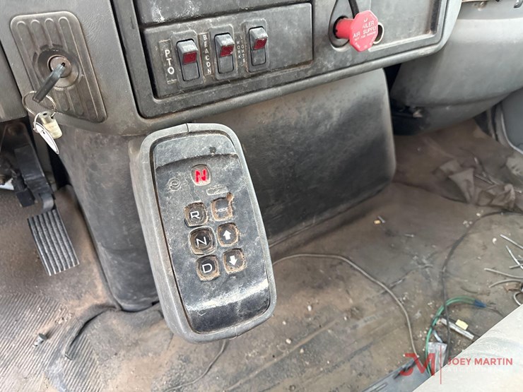 2006-international-durastar-4300-image-27