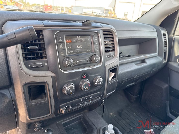 2015-dodge-ram-3500-image-19