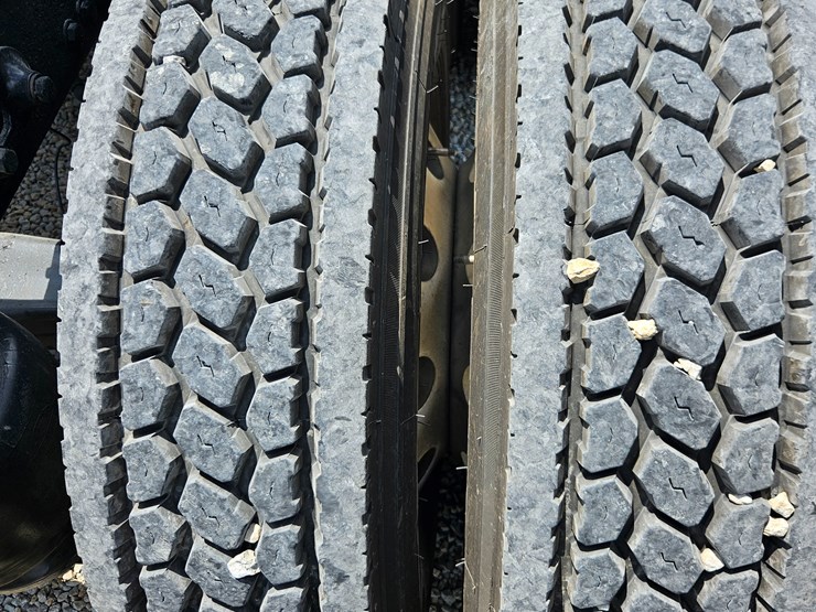 2010-peterbilt-389-image-99