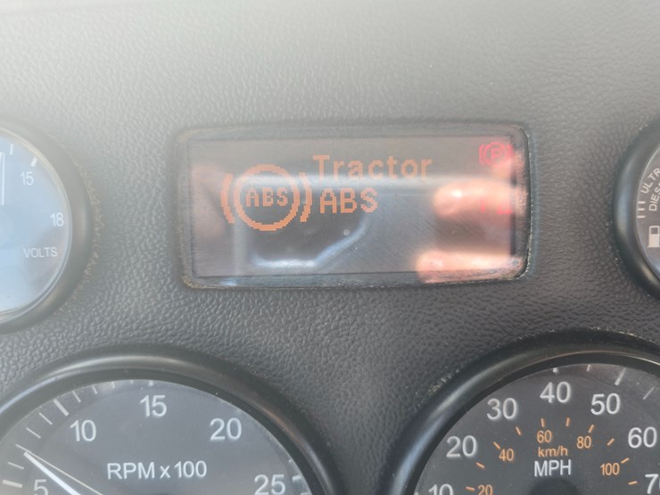 2014-peterbilt-365-image-91