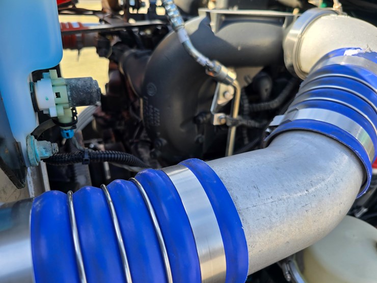 2019-peterbilt-567-image-56