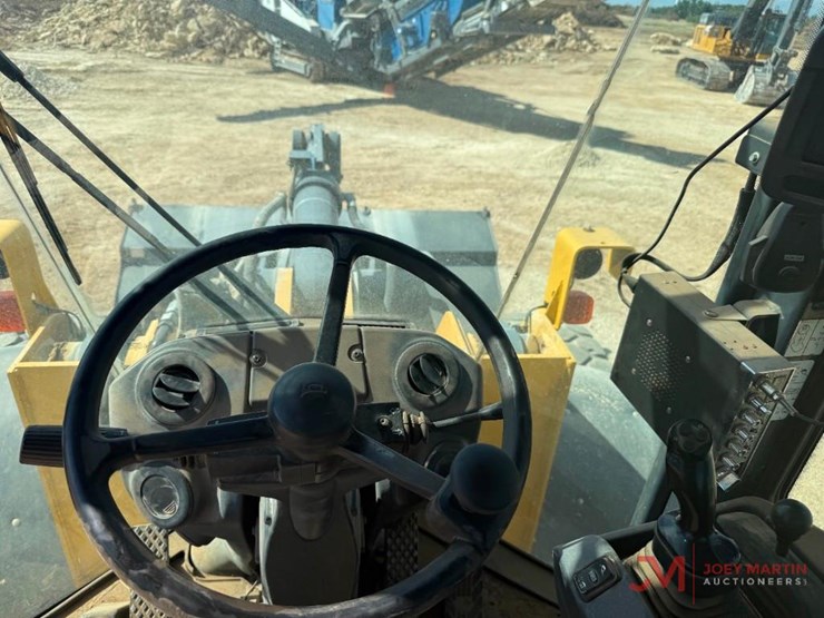 2015-deere-644k-image-8
