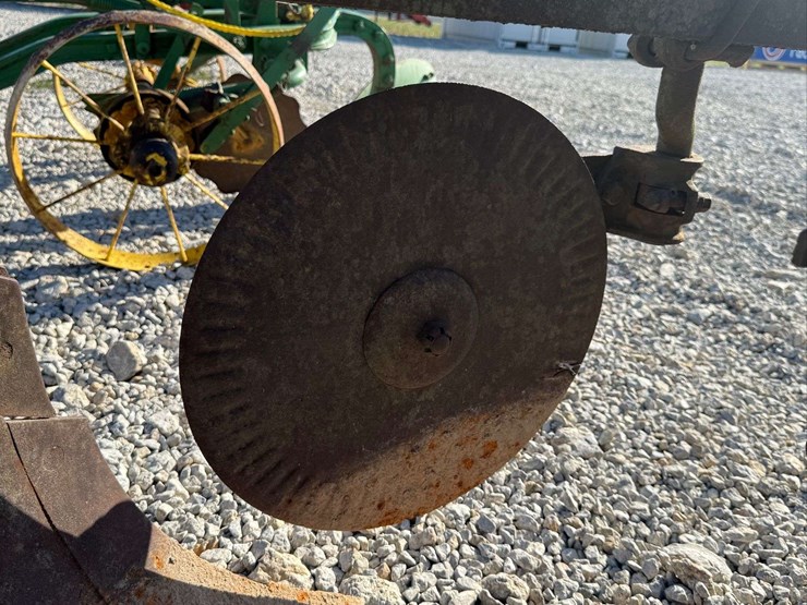 john-deere-4-bottom-pull-type-plow-image-11