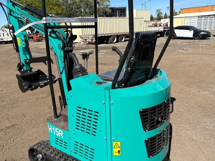 new-cfg-industrial-co-mini-excavator-model-h15r-image-2