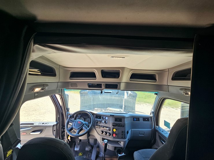 2017-peterbilt-579-image-78