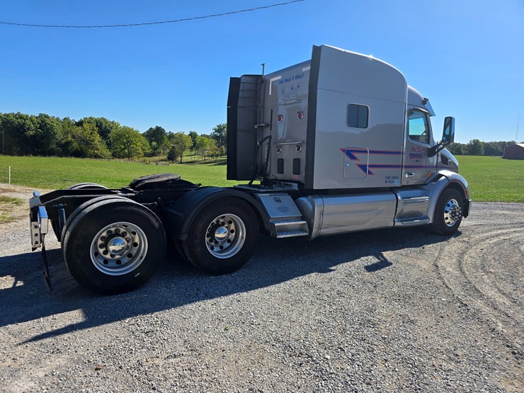2015-peterbilt-579-image-24