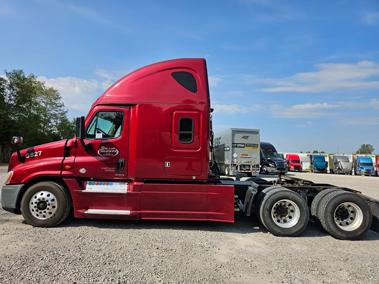 2016-freightliner-cascadia-125-image-7