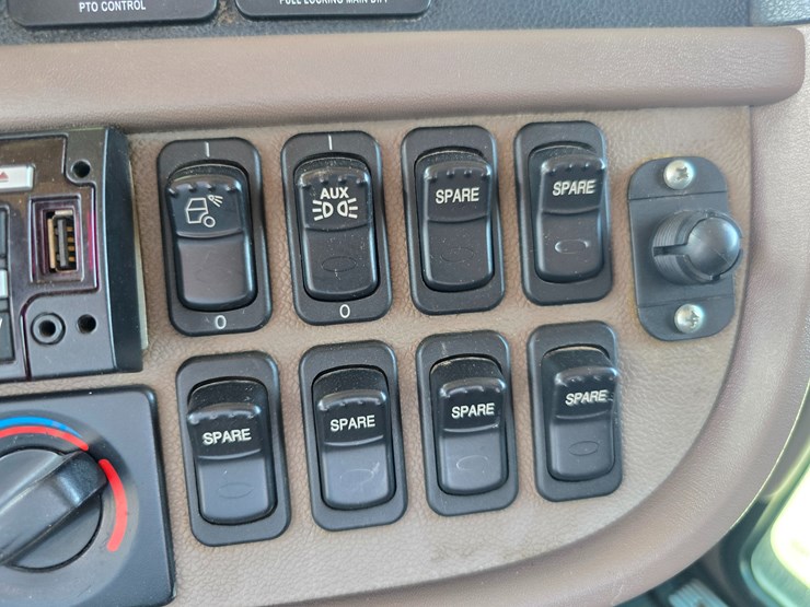 2014-peterbilt-388-image-108