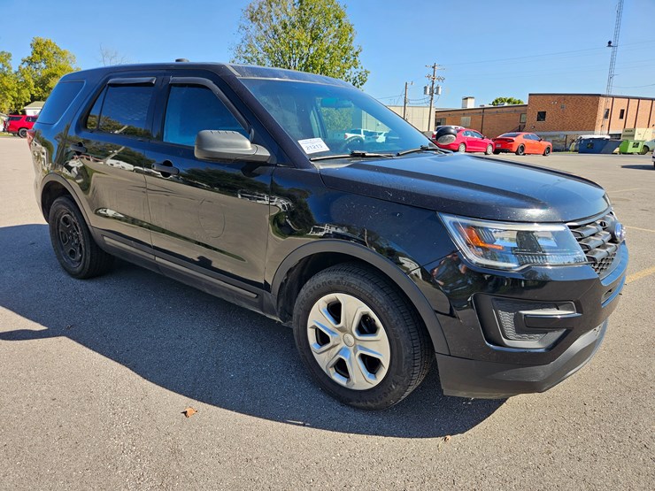 2017-ford-explorer-image-17