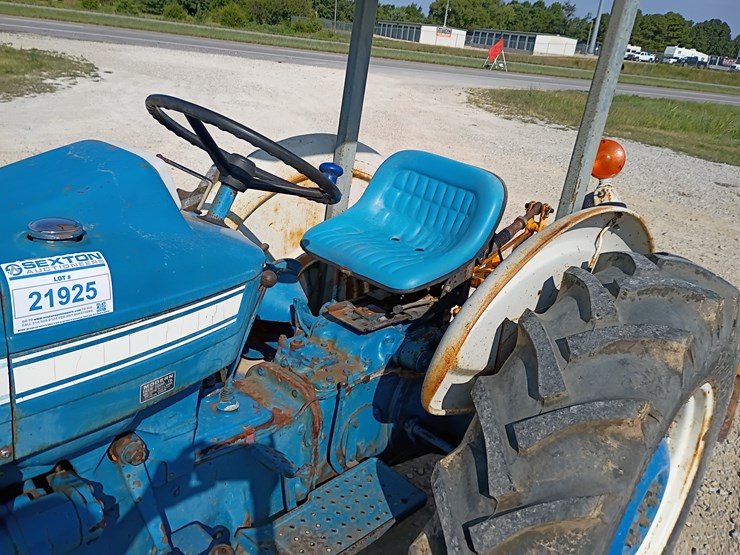 1972-ford-tractor-image-24