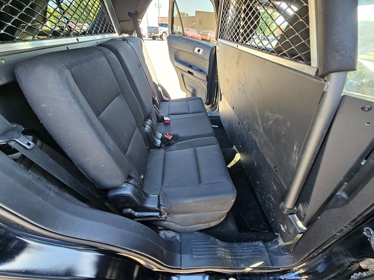 2017-ford-explorer-image-47