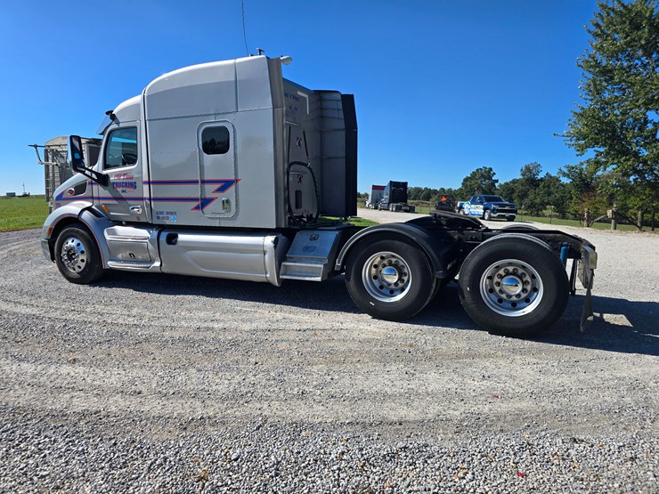 2015-peterbilt-579-image-11