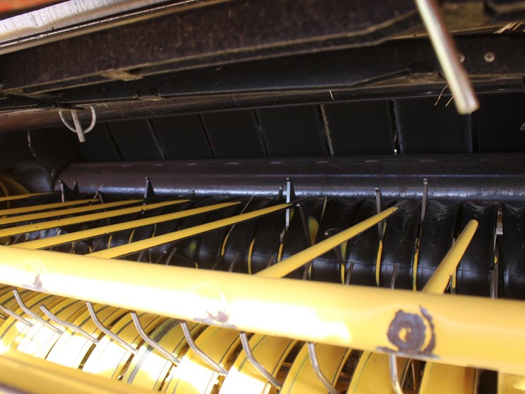 2015-new-holland-roll-belt-560-image-26