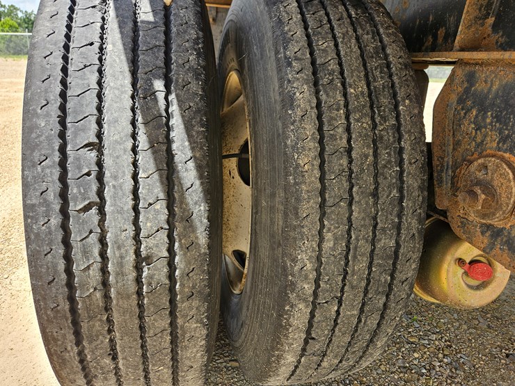 2011-great-dane-flatbed-image-27