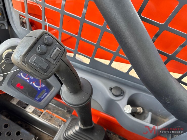 2016-kubota-ssv65-image-14