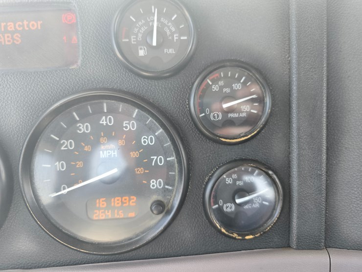 2014-peterbilt-365-image-93