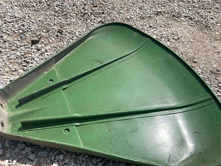 john-deere-clamshell-fenders-image-15