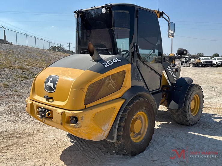 2021-deere-204l-image-2