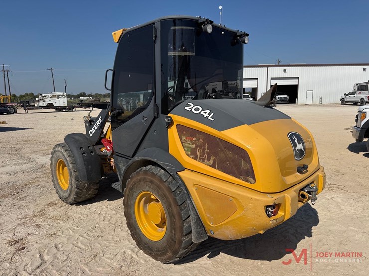 2021-deere-204l-image-3
