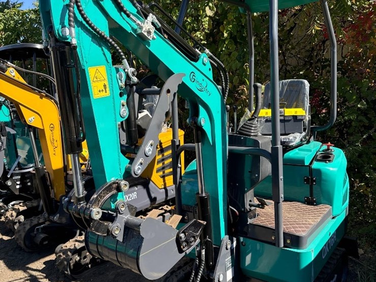 new-cfg-industrial-co-mini-excavator-model-qk16r-image-1