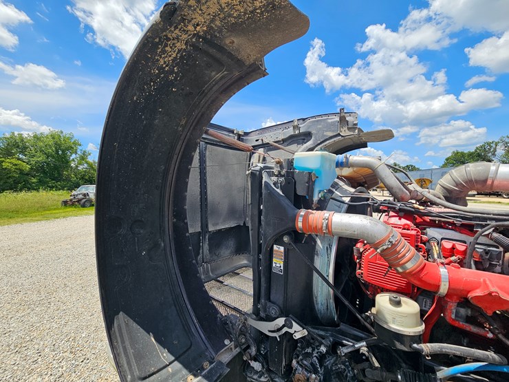 2010-peterbilt-389-image-49