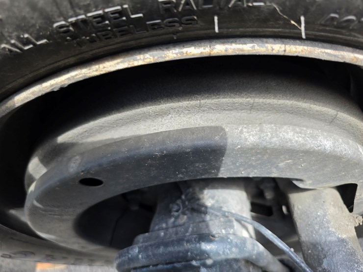 2013-freightliner-columbia-112-image-88