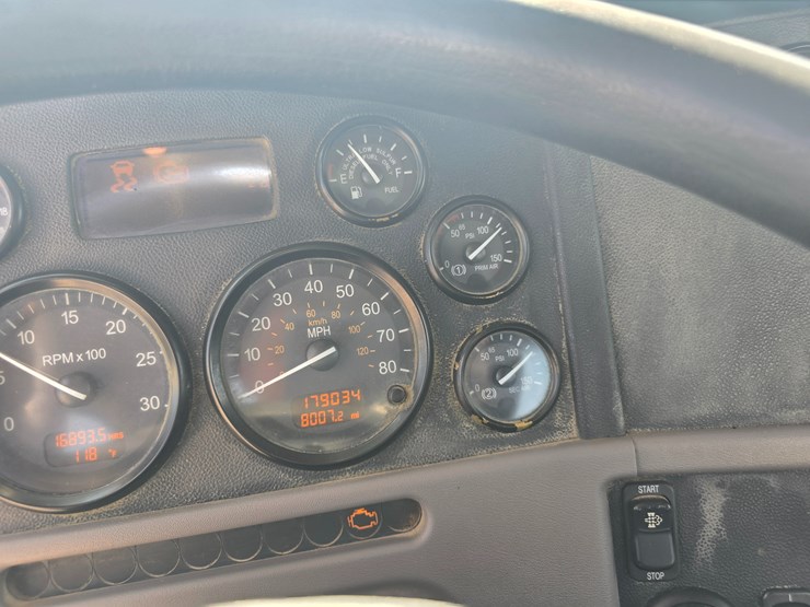 2014-peterbilt-365-image-82