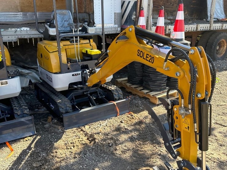 new-sd-lanch-co-diesel-mini-excavator-model-sdle20-image-2