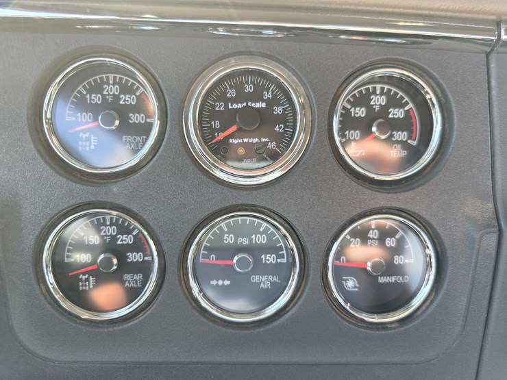 2019-peterbilt-567-image-87