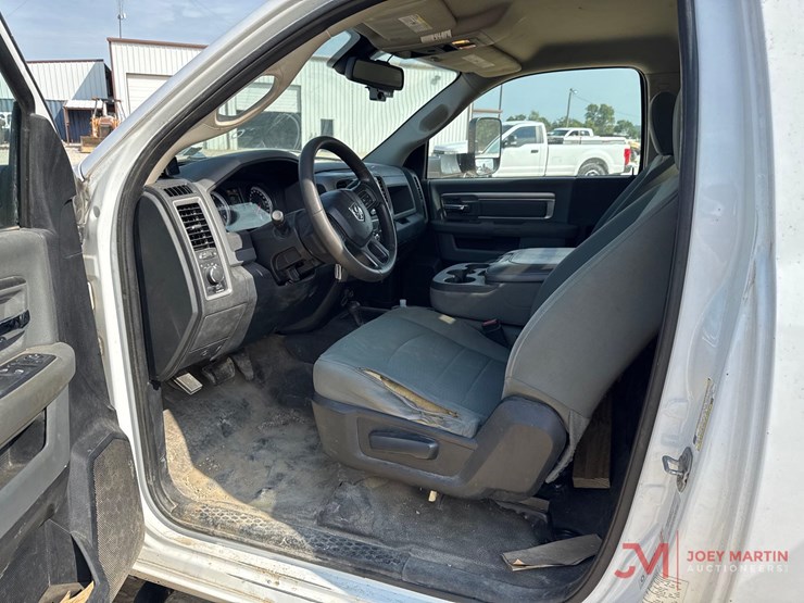 2015-dodge-ram-3500-image-16