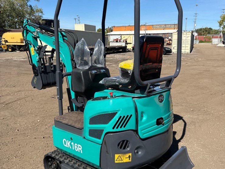 new-cfg-industrial-co-mini-excavator-model-qk16r-image-2