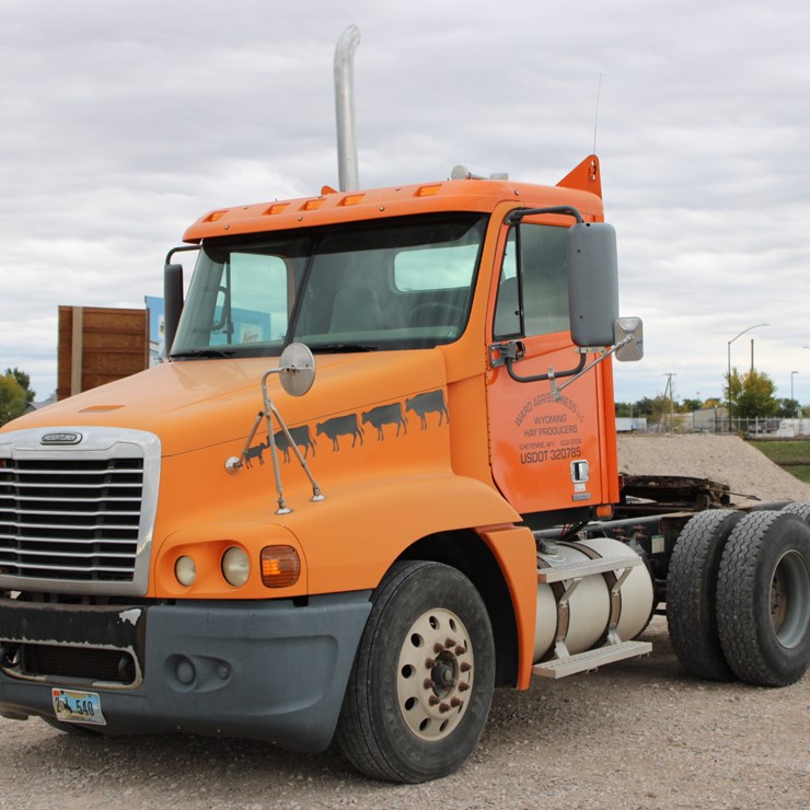 #2063 • #2063- 2006 Freightliner Century Classic S/T Semi