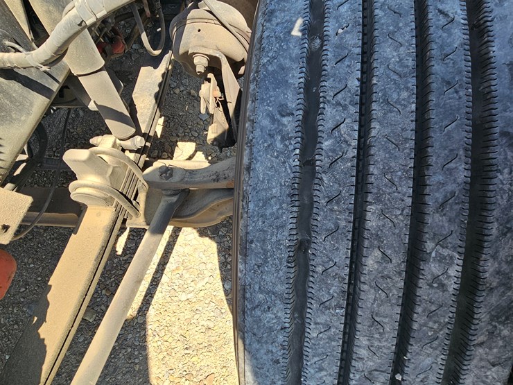 2017-peterbilt-579-image-40