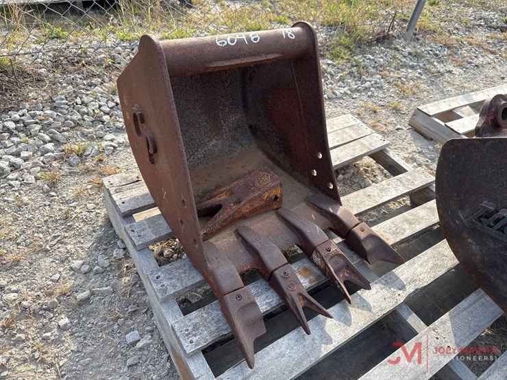 cp-18"-excavator-tooth-bucket-image-1