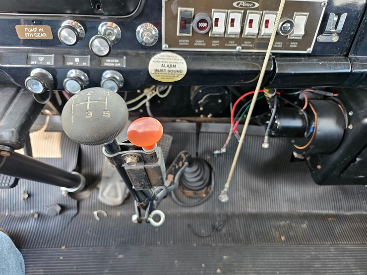 1983-ford-c800-image-52