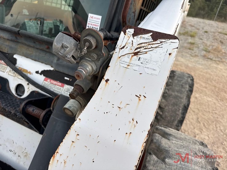 2004-bobcat-s300-image-7