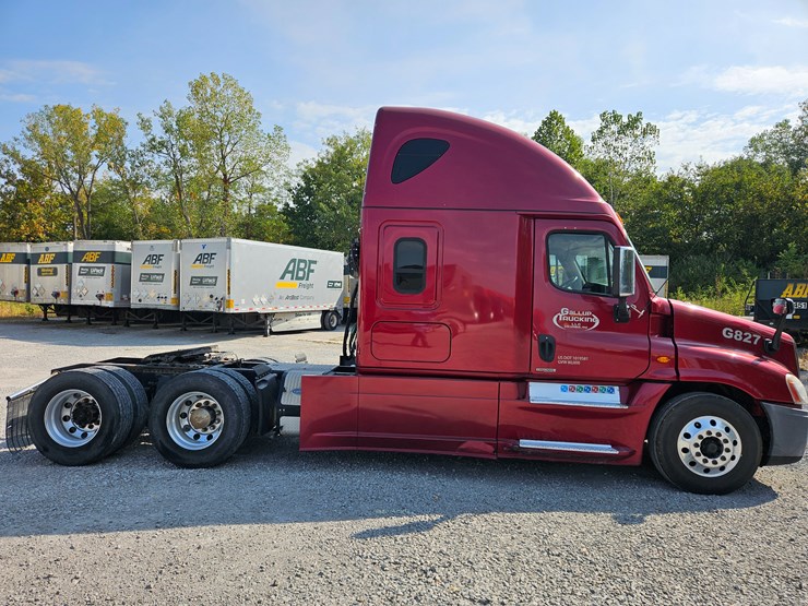 2016-freightliner-cascadia-125-image-23