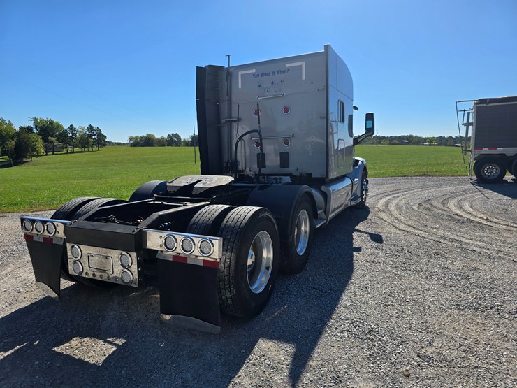 2015-peterbilt-579-image-22