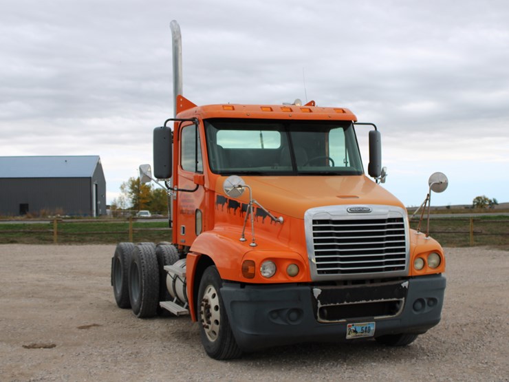 #2063-•-#2063--2006-freightliner-century-classic-s/t-semi-image-3