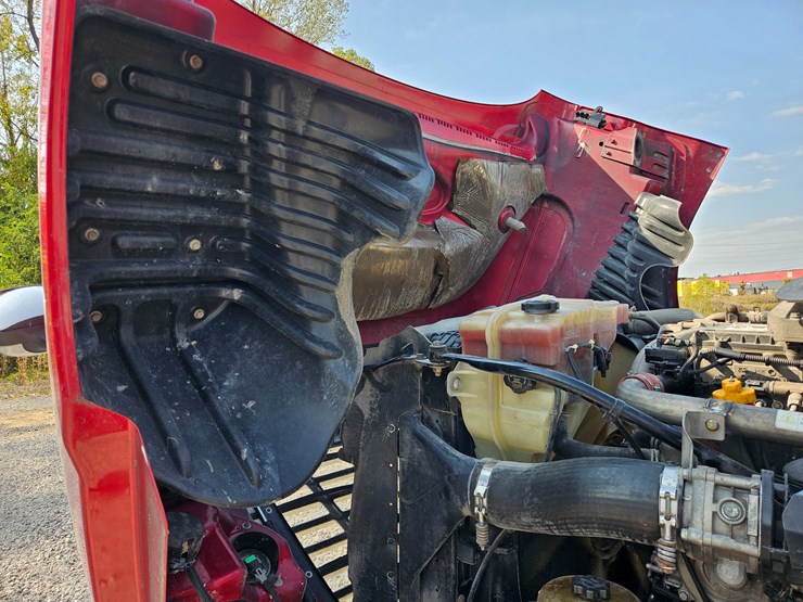 2016-freightliner-cascadia-125-image-42