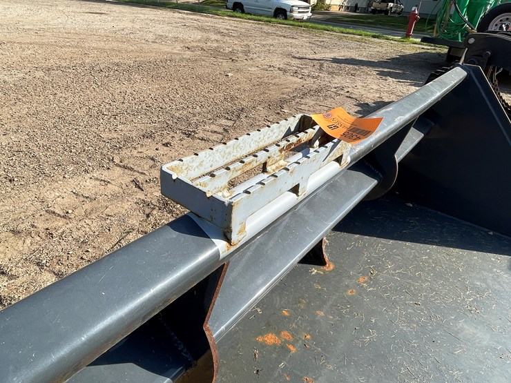 #4305-•-virnig-96"-skid-steer-mount-snow-bucket-image-10