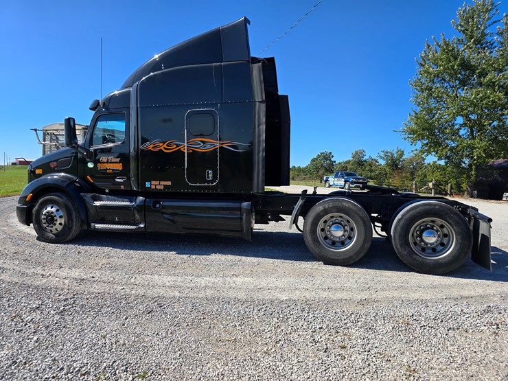 2015-peterbilt-579-image-11