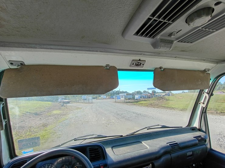 2000-gmc-w3500-image-42