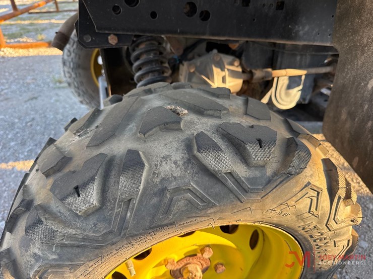 2021-john-deere-gator-image-11