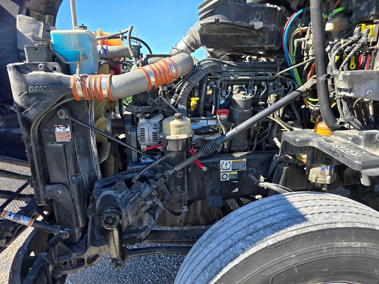 2015-peterbilt-579-image-47