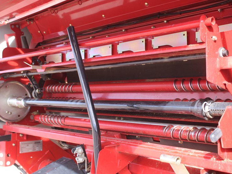 2015-new-holland-roll-belt-560-image-30