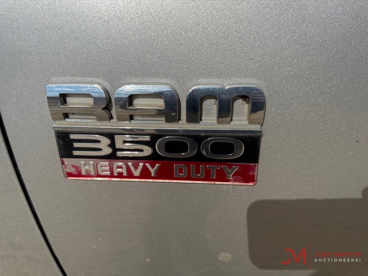 2011-ram-3500-heavy-duty-flatbed-truck-image-7
